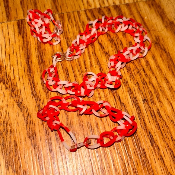 We got small large and medium red and white valentines colour - Picture 1 of 4